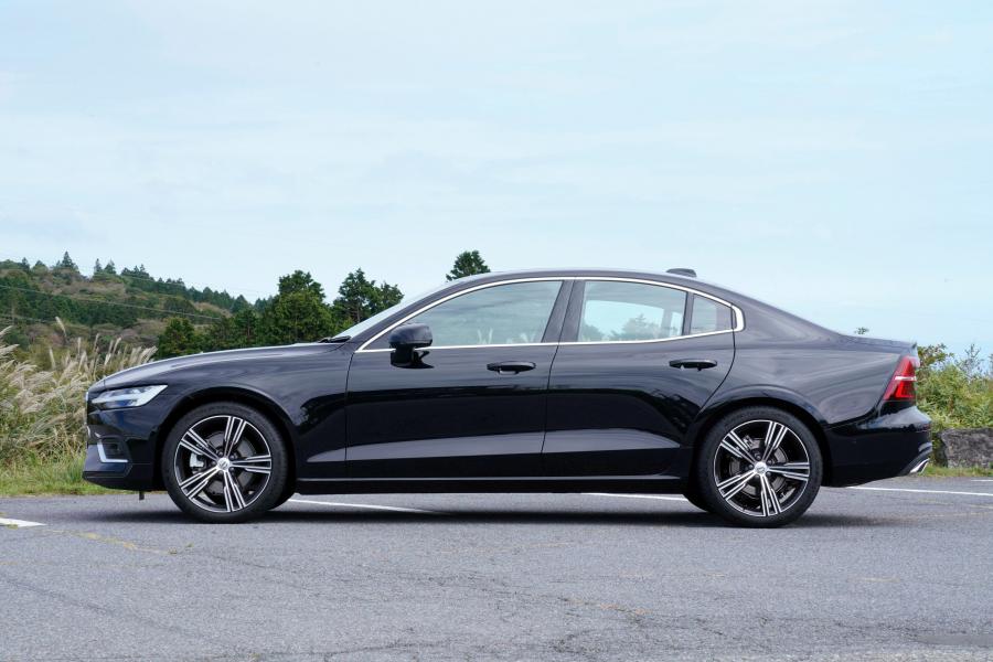  Volvo S60 T5 R-Design 2019 года  (JP) (фото 24 из 33)